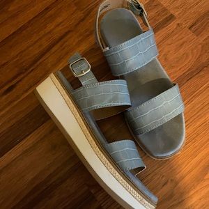 Bare traps platform sandals